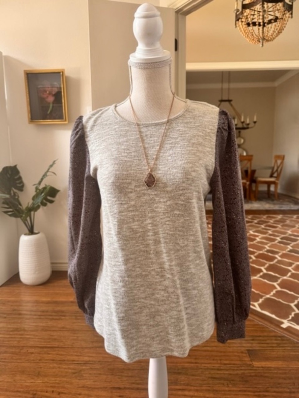 THML Heather Gray Knit Top with Contrast Eyelet Puff Sleeves Size Small